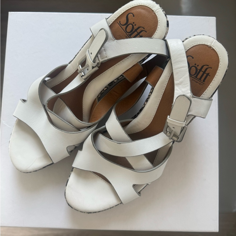 Sofft White Strappy Sandals with Ankle Strap - Used